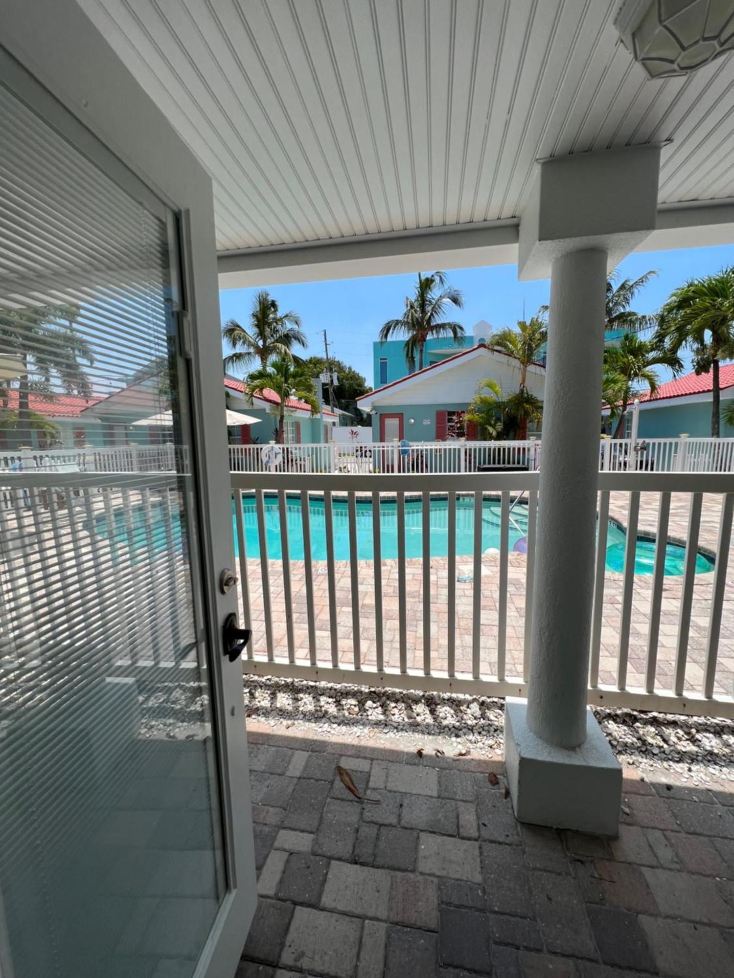Blue Waters Treasure Island Hotel Bagian luar foto